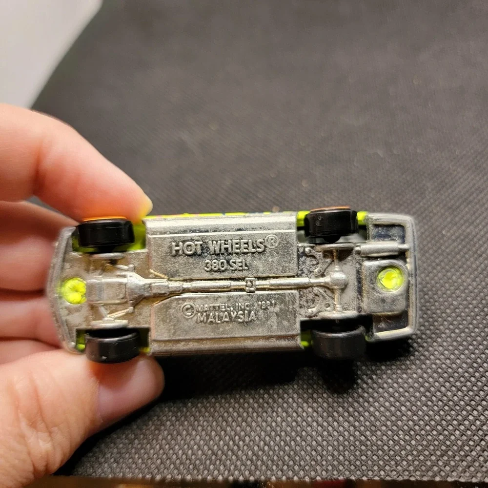 VTG Hot Wheels 1981 Revealers Mercedes Benz 380SEL Neon Yellow Car